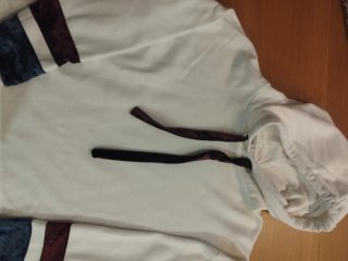 Sudadera Blanca con Capucha