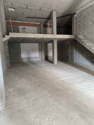 Local de 120m2 + altillo 50m2 en zona en expansión