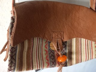 Bolso de Piel con Motivos Hippies