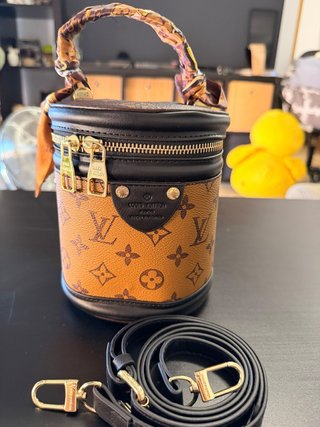 Bolso estilo baúl