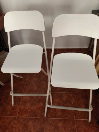 2 Sillas Plegables Altas Ikea con anclajes a pared