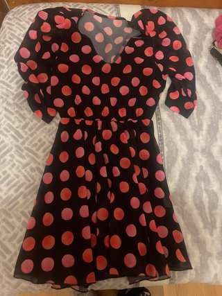 Vestido Negro con Estampado de Lunares