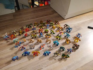Colección de figuras antiguas de la serie gormiti