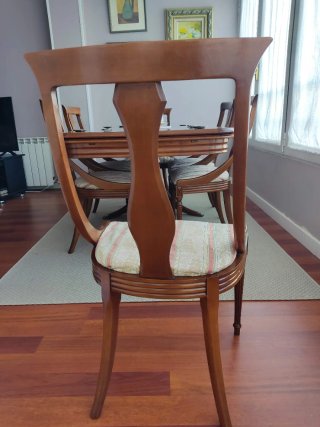 Set de 6 Sillas Clásicas de Madera.