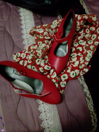 Zapatos de sevillana rojos con pico