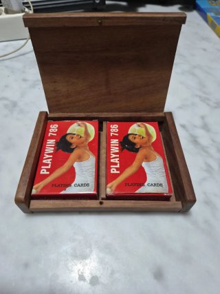 Carte da Gioco Playwin 786 in Scatola di Legno
