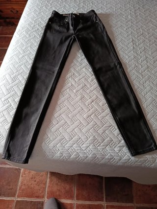 Pantalón vaquero negro