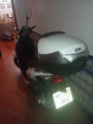 Scooter SYM Blanca
