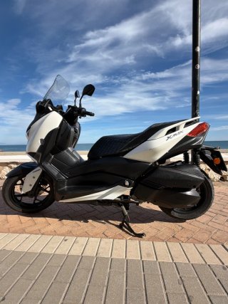 Yamaha Xmax 300