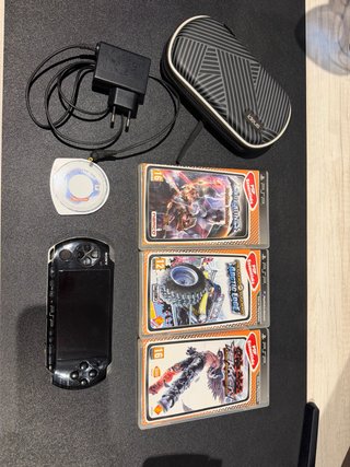 Consola PSP Sony con 4 juegos y funda