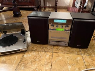 Cadena Panasonic y Tocadiscos Sony