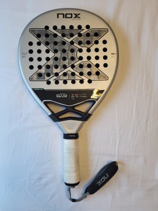 Pala de pádel NOX AT10 GENIUS 18K 2024