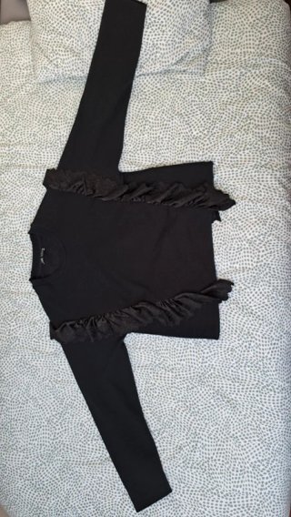 Sudadera Negra Zara con Volantes