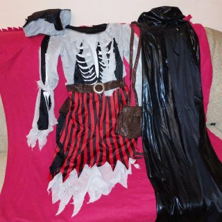 Lote disfraz pirata mujer con capa