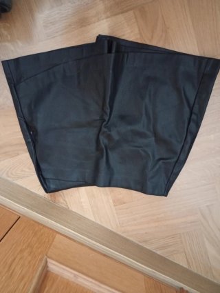 Falda pantalón negra efecto cuero