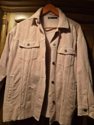Chaqueta Zara de pana rosa