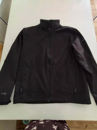 Chaqueta cortavientos negra