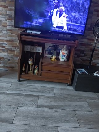 Mesa para Televisor de Madera