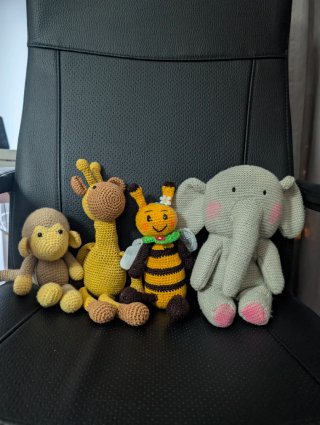 Peluches tejidos a mano