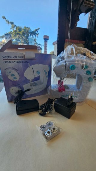 Máquina de Coser con Dos Velocidades
