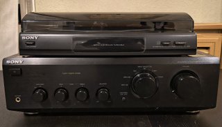Equipo Sony: Tocadiscos y Amplificador