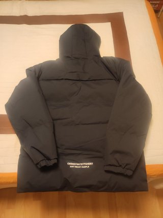 Chaqueta Negra con Capucha