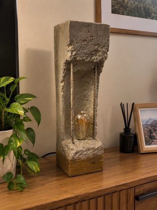Lámpara Industrial de Cemento y Madera