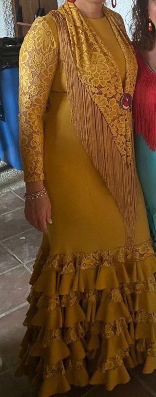 Traje de flamenca amarillo