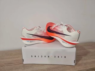 T45 Nike Zoom Vaporfly Next% 4 blancas /rojas