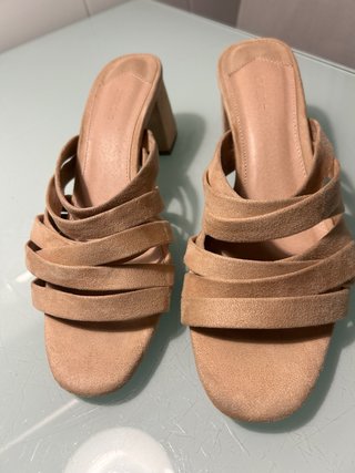 Sandalias de tacón beige