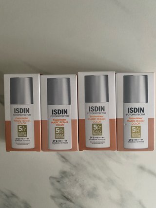 Isdin FusionWater Magic Repair Color 50ml SPF50.