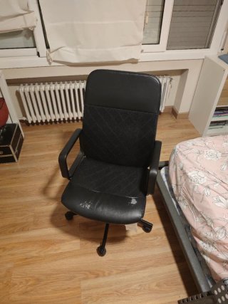 Silla de ordenador negra