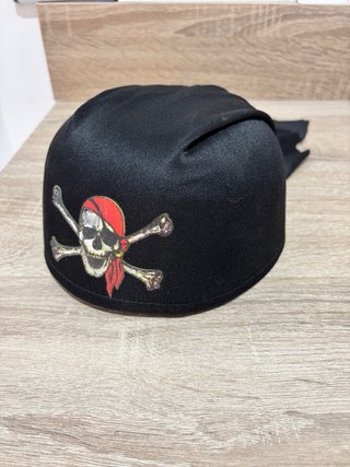 Gorro Pirata Negro con Estampado.