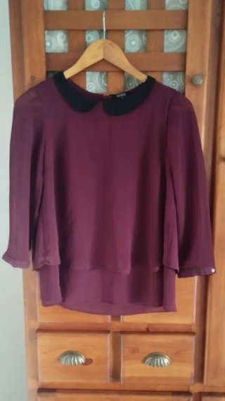 Blusa burdeos con Cuello Negro Talla S-M