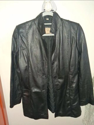 Americana de cuero negra F & Co