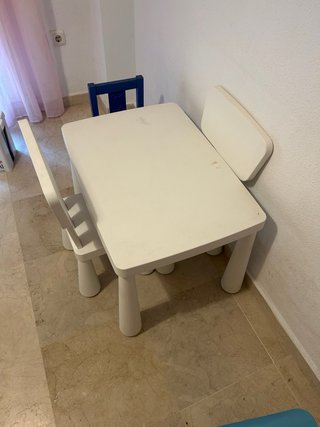 Set de Mesa y 3 Sillas Infantiles