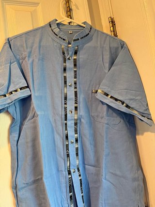 Camisa Azul con Detalles Étnicos