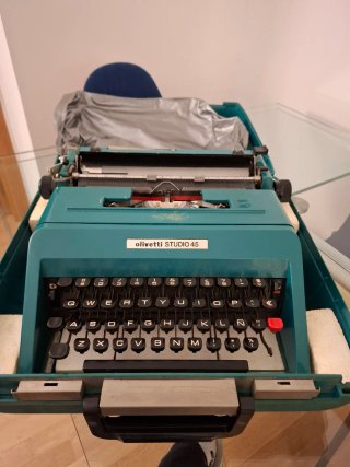 Máquina de escribir Olivetti STUDIO45