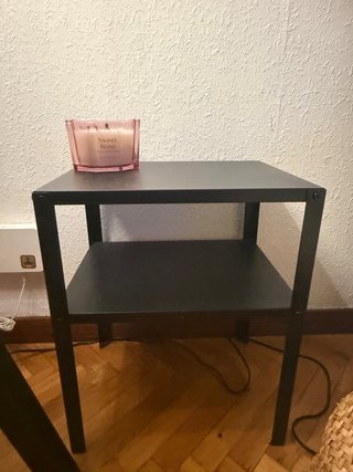 Mesa auxiliar IKEA negra