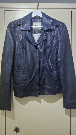 Cazadora de piel azul edc