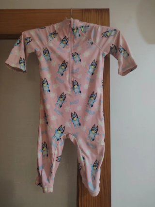 Bañador de niña estampado Bluey
