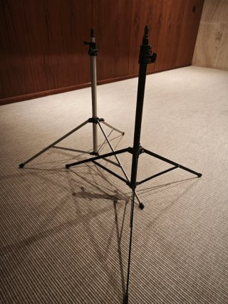 2 Trípodes Ligeros (Uno Manfrotto )