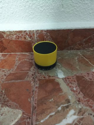 Altavoz Portátil Amarillo nunca se ha usado