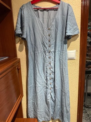 Vestido azul con botones