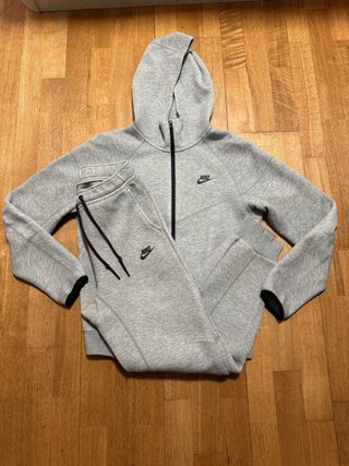 Conjunto Nike Tech Fleece Gris Talla S