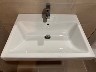 Lavabo Roca con Grifo Roca + Espejo