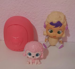 Candy y mascota caniche rosa con casita bebes llor