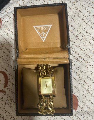 Reloj Guess Dorado