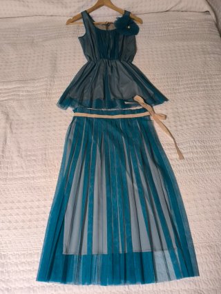 Vestido de ceremonia azul y beige