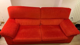 Sofá de 3 plazas y otro de 2 plazas rojos